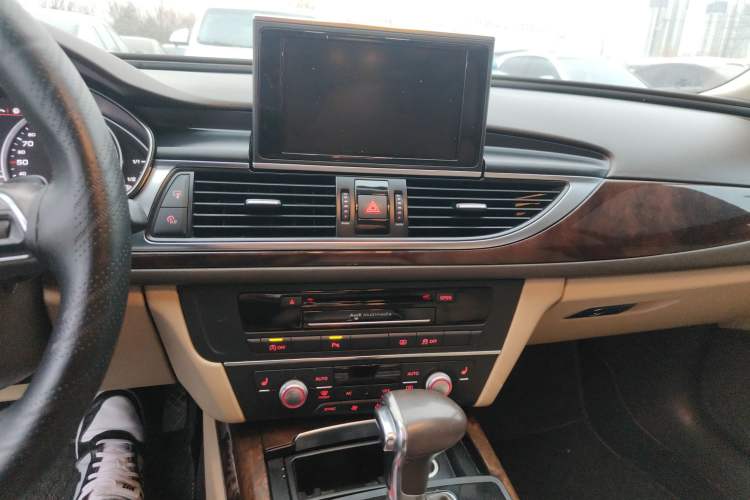 Used Audi A6L 2012 30 FSI Comfort Model Audio And AC Panel