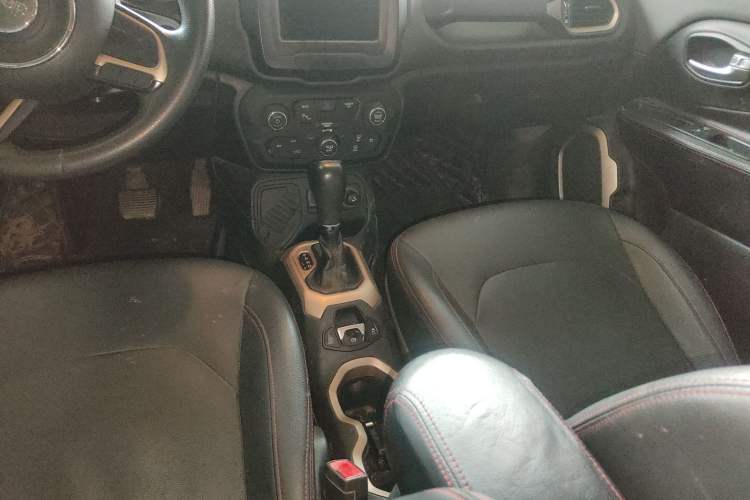 Used Jeep Renegade 2018 Connected Large Screen Version 180T Automatic Kinetic Edition+ Gear Lever