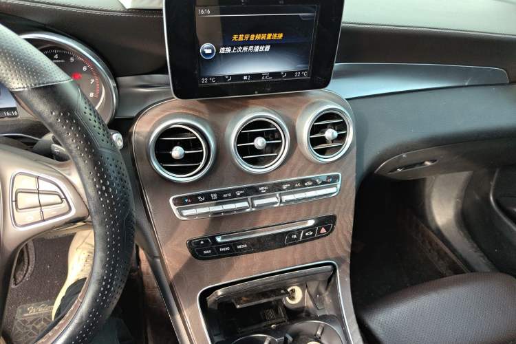 Used Mercedes-Benz GLC 2017 GLC 300 4MATIC Sport Edition Audio And AC Panel