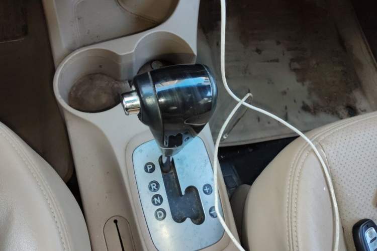 Used Kia Sportage 2012 2.0L Automatic Two-Wheel Drive GL Trim Gear Lever