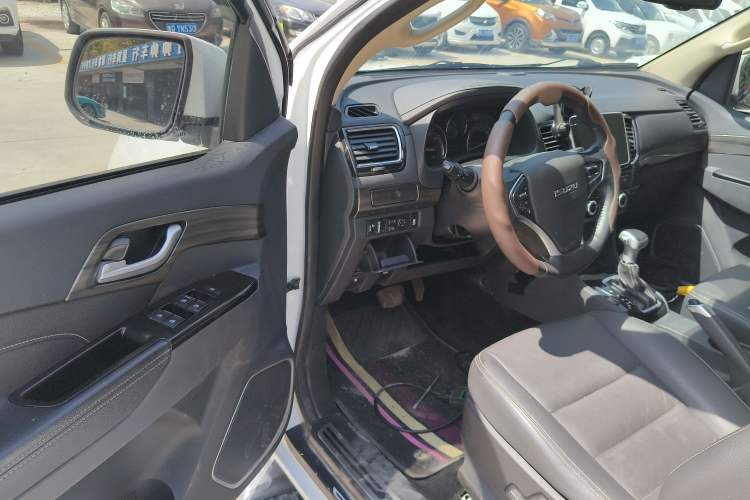 Used Isuzu mu-X 2020 1.9T Diesel Automatic 2WD Enjoyment Edition 5 Seats China VI Standard
