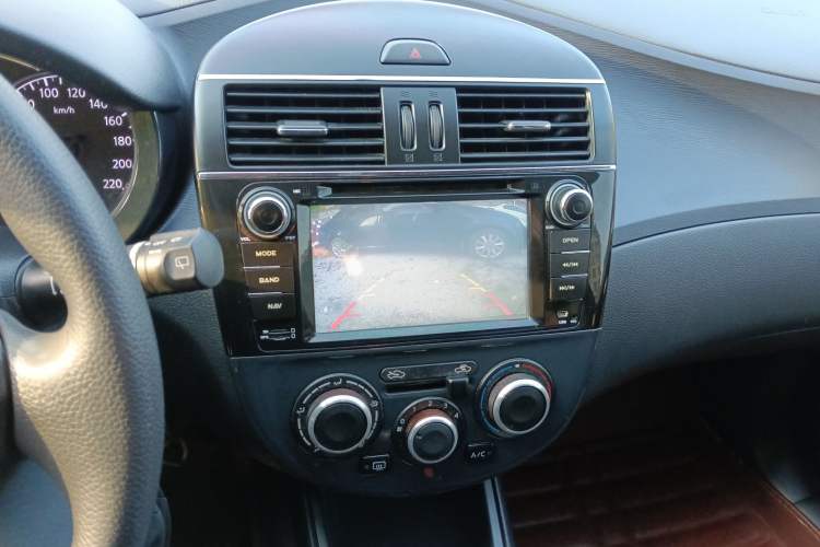 Used Nissan Tiida 2014 1.6L CVT Comfort Model Audio And AC Panel