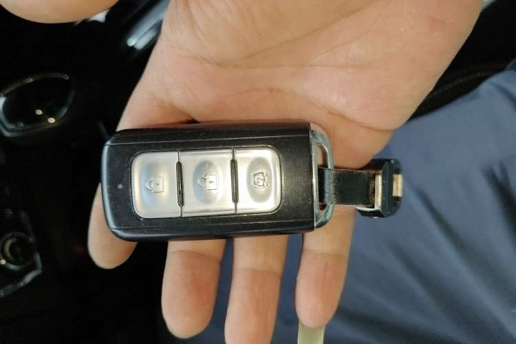 Used Dongfeng Fengon S560 2018 Upgraded Model 1.8L CVT Prestige 7-Seater Vehicle Key