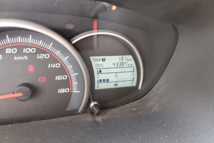 Used CHANGAN OSHAN Olisway 2014 X6 1.4L Manual Luxury Model
