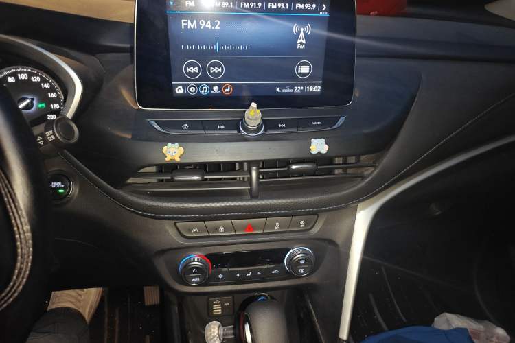 Used Buick Encore 2020 20T CVT Elite Edition Audio And AC Panel