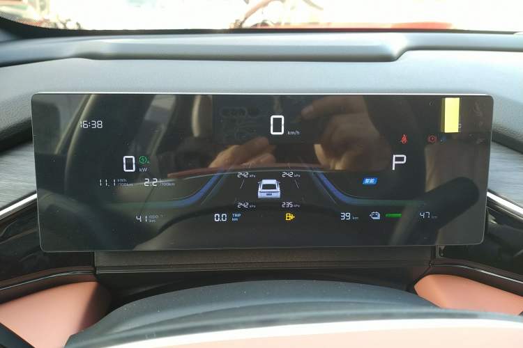 Used Geely Galaxy L6 2025 EM-i 140km Long-Range Version