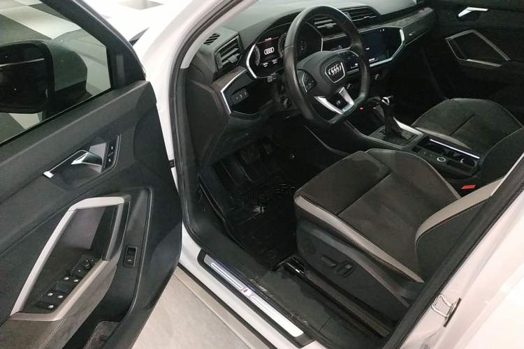 Used Audi Q3 2022 35 TFSI Fashion Dynamic Model Driver Seat