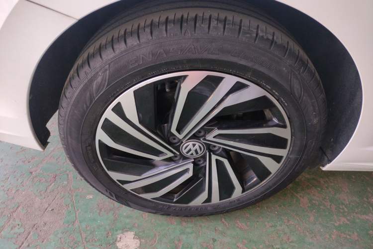 Used Volkswagen Sagitar 2021 280TSI DSG Comfort Connect Edition Right Rear Wheel Hub