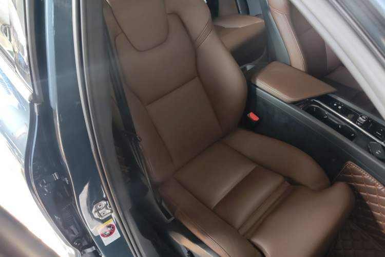 Used Volvo XC60 2022 B5 4x4 Smart Luxury Edition