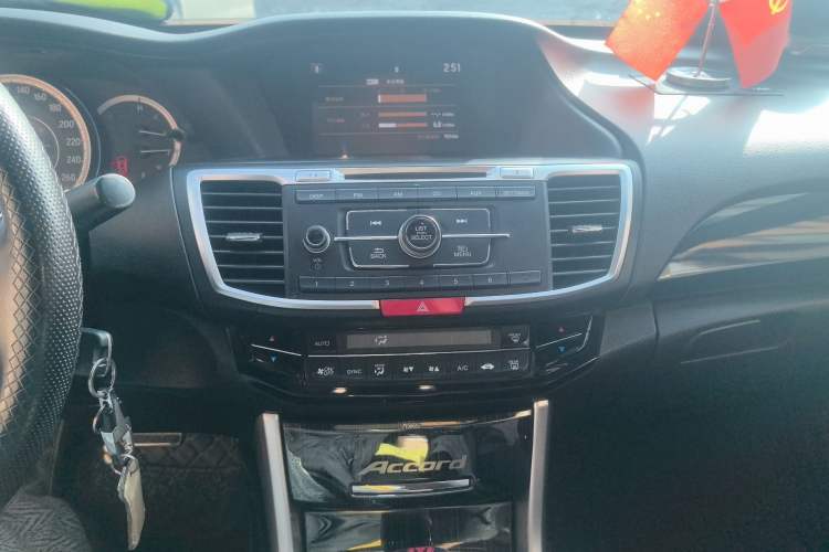 Used Honda Accord 2016 2.0L Elite Edition Audio And AC Panel