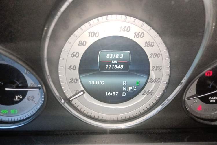 Used Mercedes-Benz GLK-Class 2013 Facelift GLK 300 4MATIC Fashion Edition Odometer Close Up