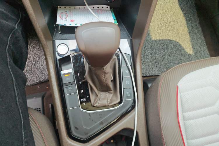 Used Volkswagen Tiguan L 2023 330TSI Automatic Two-Wheel Drive R-Line Flagship Edition Gear Lever