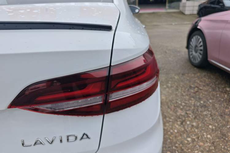 Used Volkswagen Lavida 2024 1.5L Automatic Starry Sky 5 Million Edition Right Rear Taillight