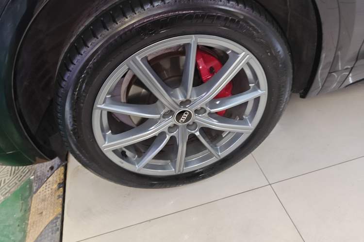 Used Audi Q5L 2023 45T Luxury Dynamic Model Left Front Wheel Hub