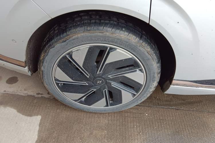 Used Dongfeng eπ eπ008 2024 210Max Range-Extended Version 6 Seats Exterior 5