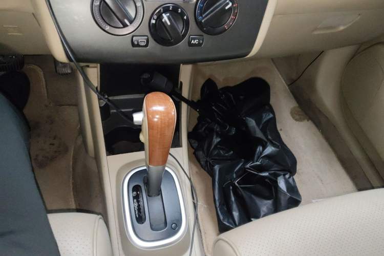 Used Nissan Tiida Sedan 2006 1.6JE AT Gear Lever