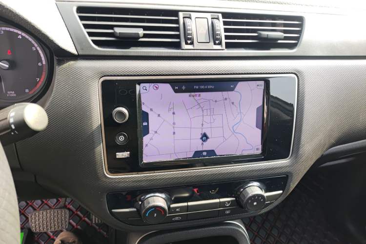 Used Qoros 5 2018 Revised Version 1.6T Automatic Leading Edition Audio And AC Panel