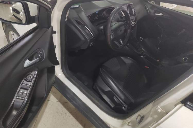 Used Ford Focus 2017 Sedan 1.6L Manual Fashion Edition Smart Drive Version