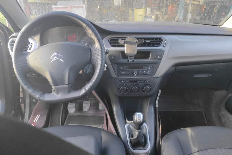 Used Citroen Elysee 2015 Zhishang Edition 1.6L Manual Fashion Model
