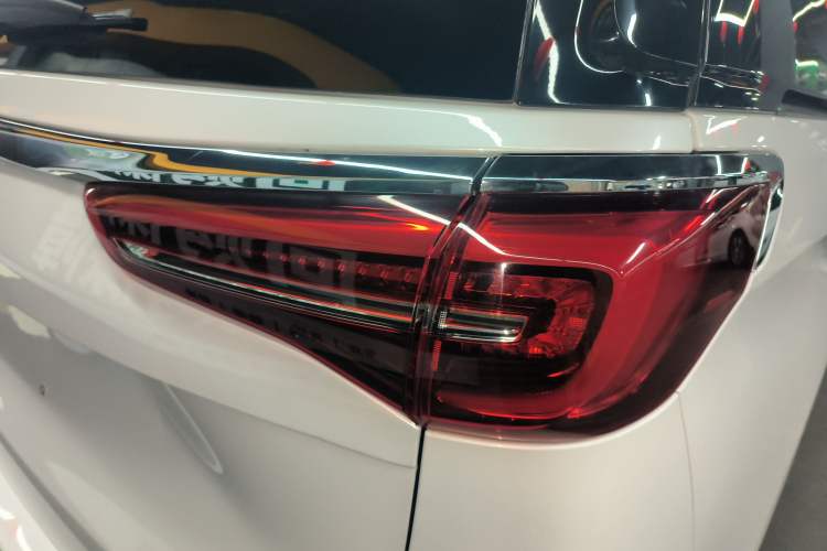 Used Buick GL8 2021 ES Landtrek 653T Luxury Model
