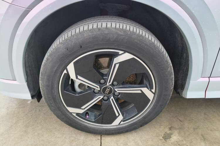 Used Audi Q2L e-tron 2022 Q2L e-tron Pure Electric Smart Enjoyment Model Left Front Wheel Hub