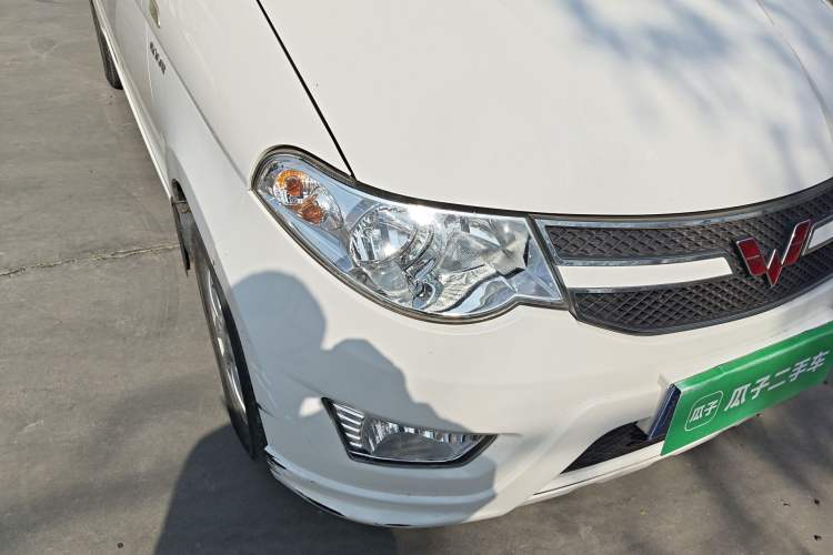Used Wuling Hongguang 2014 1.5L S Standard Version Right Front Headlight
