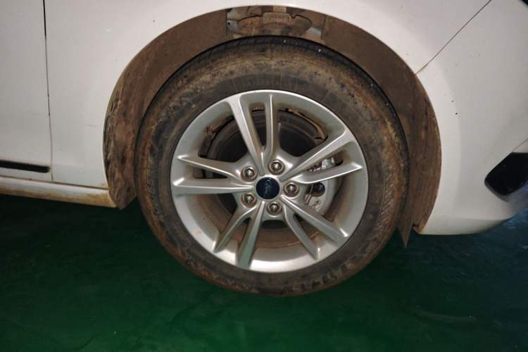 Used Ford Escort 2019 Revised Version 1.5L Automatic Enjoyment Type China VI Standard Right Front Wheel Hub