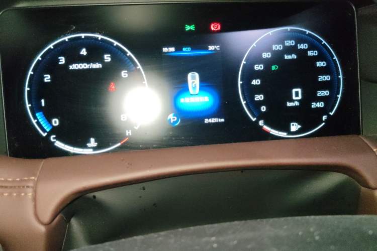 Used Geely Auto Haoyue 2022 1.8TD Automatic Prestige 7-Seater Odometer Close Up