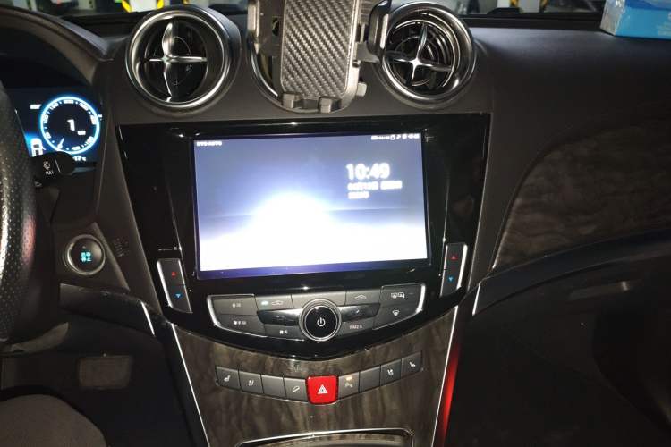 Used BYD Tang New Energy 2017 2.0T All-Wheel Drive Haoya Model 7 Seats Audio And AC Panel