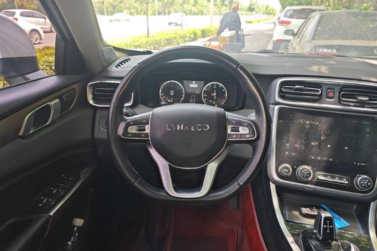 Used Lynk & Co 01 2019 2.0T Two-Wheel-Drive Pro Version China VI Standard
