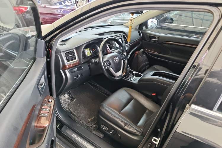 Used Toyota Highlander 2015 2.0T Four-Wheel Drive Luxury Edition 7-Seater Driver Seat