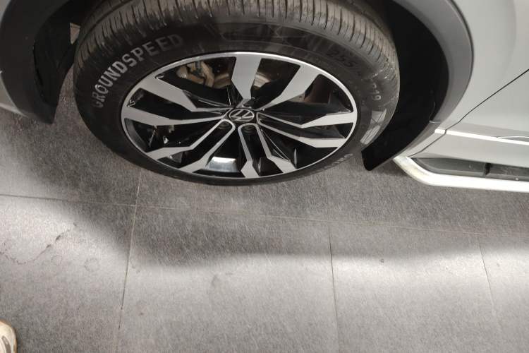 Used Volkswagen Tiguan L 2021 330TSI Automatic Two-Wheel Drive R-Line Flagship Edition
