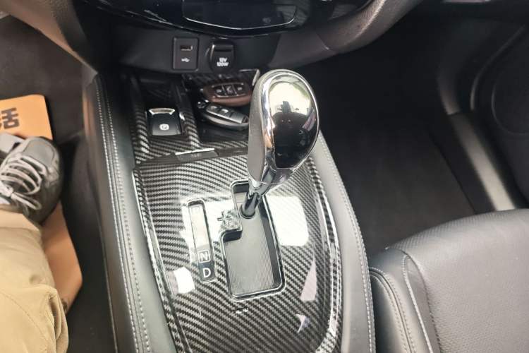 Used Nissan X-Trail 2019 2.0L CVT Smart Connect Comfort Edition 2WD Gear Lever