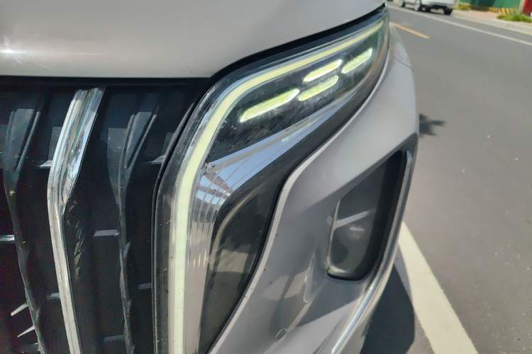 Used Hongqi HS7 PHEV 2024 2.0T PHEV Four-Wheel-Drive Flagship Edition 6 Seats