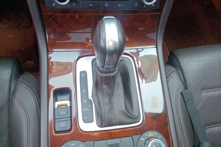 Used Volkswagen Touareg 2011 3.0 TSI Comfort Version
