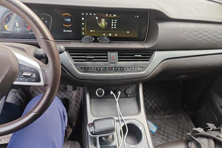 Used BAW Ruisheng Ace M7 2023 2.0L Automatic Long-wheelbase Business Version 7 Seats Audio And AC Panel