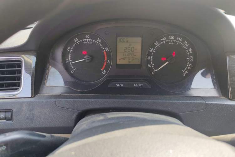 Used Skoda Rapid 2015 1.6L Manual Smart Selection Model
