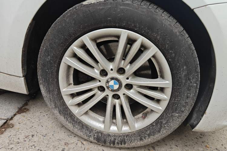 Used BMW 3 Series 2014 320Li Fashion Model Right Front Wheel Hub