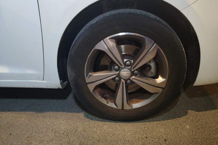 Used Geely Auto Emgrand GL New Energy 2019 1.5T DCT Zhiyue Model Right Front Wheel Hub