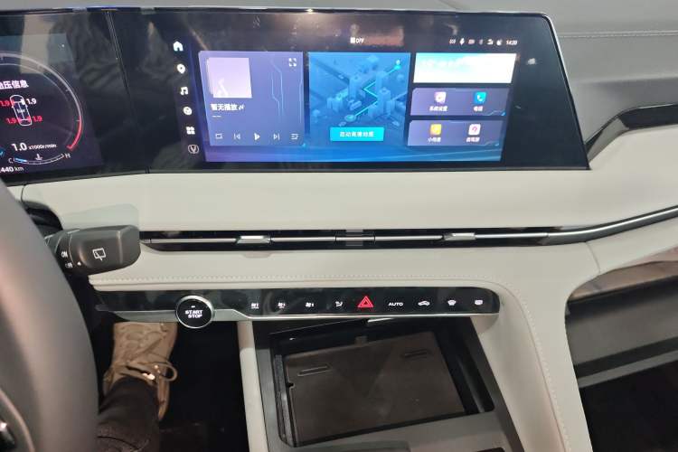 Used CHANGAN CS75 PLUS 2024 3rd Generation Champion Edition 2.0T Intelligent Drive Performance Model Audio And AC Panel