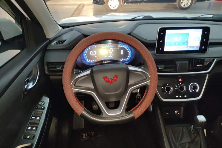 Used Wuling Hongguang S3 2019 1.5L Manual Comfort Model China VI Standard Steering Wheel