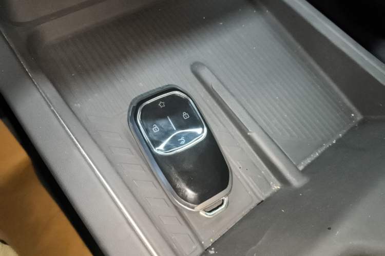 Used ONVO L60 2024 60 kWh Rear-Drive Version