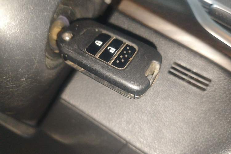 Used Honda Jade 2013 1.8L automatic Comfort version 5 seats Vehicle Key