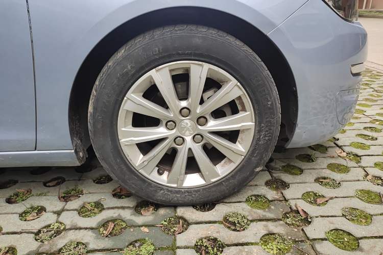 Used Peugeot 308S 2015 1.2T Automatic Jingchi Edition Right Front Wheel Hub