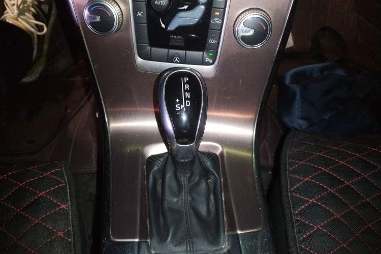 Used Volvo XC60 2015 T5 Smart Edition Gear Lever