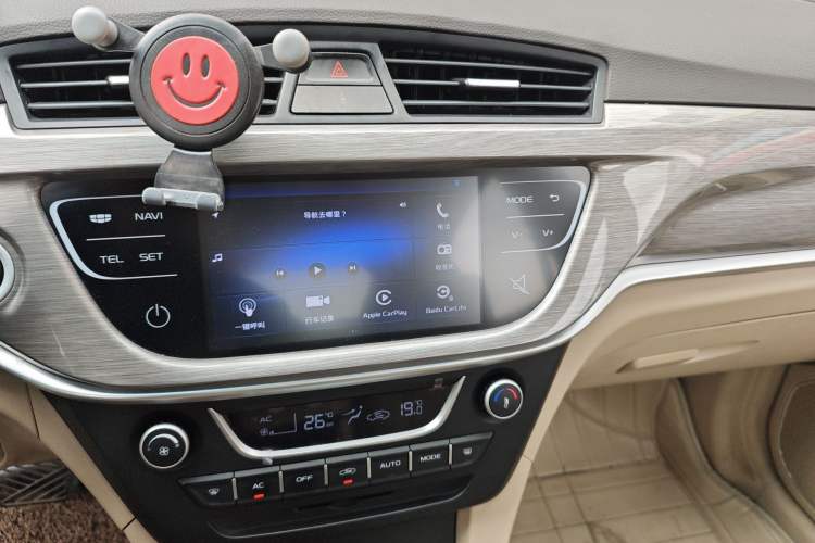 Used Geely Auto Emgrand 2017 Sedan Million Edition 1.5L CVT Luxury Model Audio And AC Panel