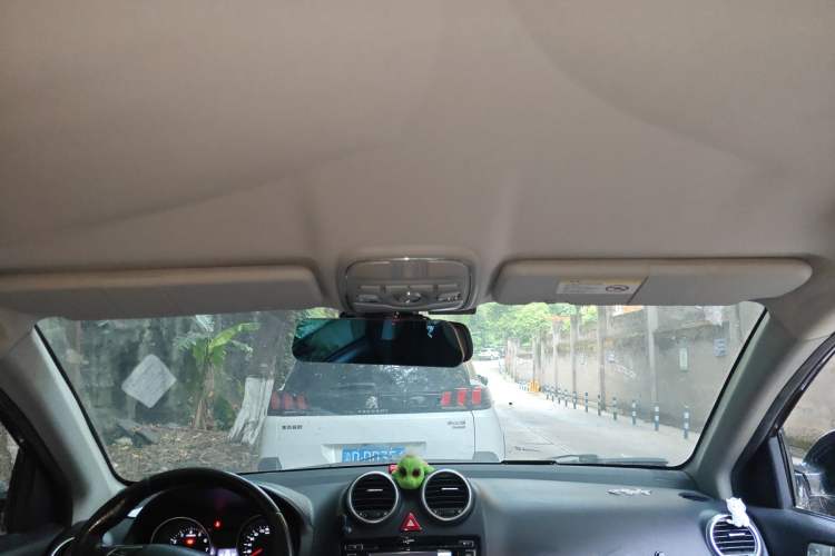 Used Haval H6 2013 Upgraded Model 2.4L Automatic Two-Wheel Drive Elite Version Headliner