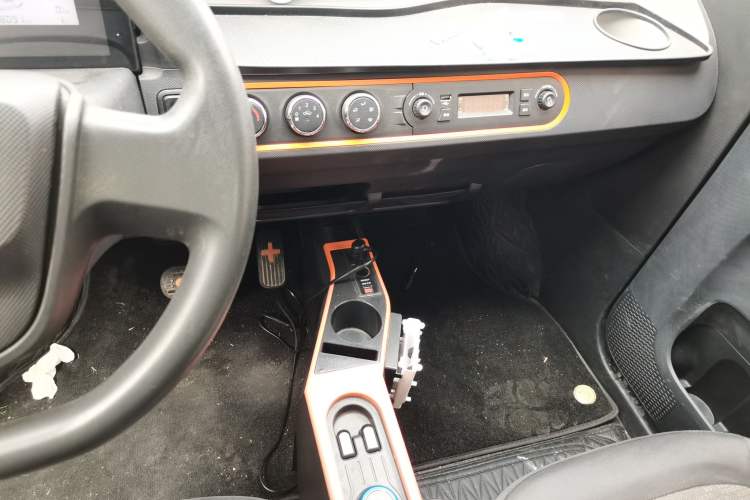 Used Wuling Hongguang MINIEV 2022 Macaron Fashion Model Lithium Iron Phosphate Audio And AC Panel