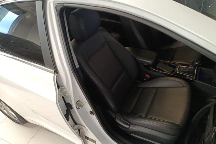 Used Hyundai Mistra 2014 1.8L Automatic Smart GLS Right Front Seat