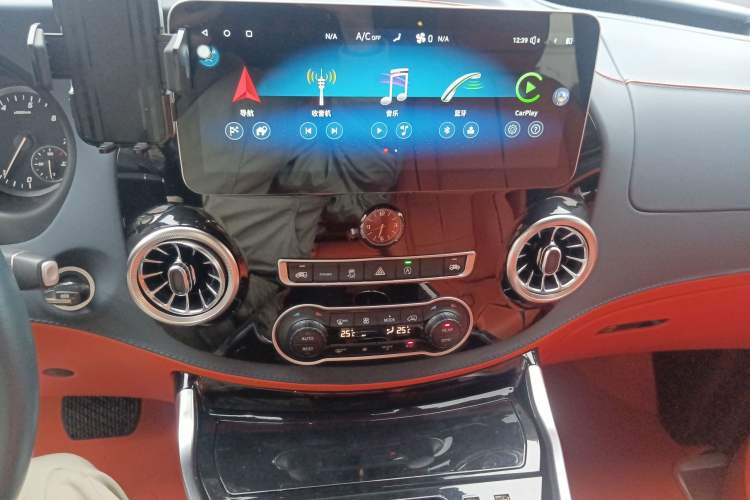 Used Mercedes-Benz Vito 2021 2.0T Elite Version 7 Seats Audio And AC Panel